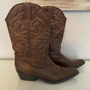 Madden Girl cowgirl boots 6.5